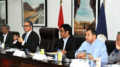 السياحة تناقش عرض المحتويات العلمية الخاصة بالمتحف الكبير لرفع الوعي الأثري لدى المواطنين | صور