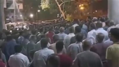 أهالي إدكو بالبحيرة يشيعون جثامين ثلاثة أشخاص من أسرة واحدة لقوا مصرعهم في حادث تصادم|صور