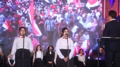 3000 مشاهد يرفعون علم مصر بالأوبرا في احتفال وزارة الثقافة بذكرى 30 يونيو| صور