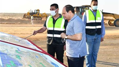 السيسي عن طريق الساحل الشمالي: لم يتم الانتهاء منه.. ولا تنساقوا وراء الساعين لتشويه جهود التنمية