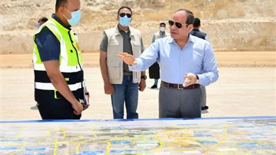 حلينا حركة العربيات لـ10 سنين قدام.. السيسي: لو لم نقم بمشروعات الطرق لأصيبت القاهرة بالشلل بالكامل 