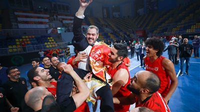 اتحاد السلة يحيل بوش مدرب الأهلي للتحقيق بسبب تغريدة