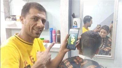 مصفف شعر رجالي يرسم صورة نيرة أشرف على رأس طفل.. ومتابعون: حتى الموت فيه هزار! | فيديوجراف