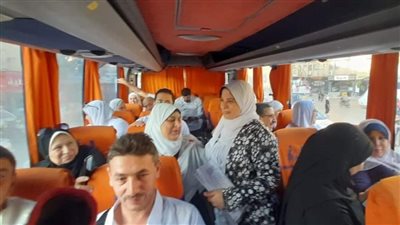 محافظ بني سويف يطمئن على سفر حجاج قرعة حج الجمعيات الأهلية 