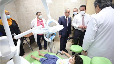 وزير التعليم العالي يتفقد المستشفى الجامعي بالعاشر من رمضان | صور