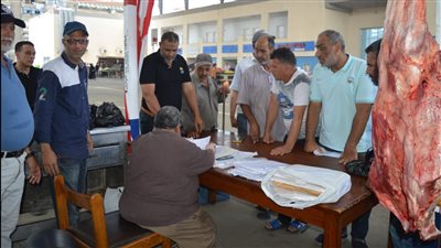 كيلو اللحم البلدي بـ 120.. افتتاح منفذ حكومي لبيع اللحوم بأسعار مخفضة ببورسعيد| صور 