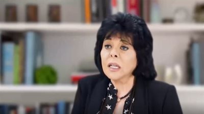 في استقبال فخامة الرئيس.. إسعاد يونس تعلن صدور كتابها الجديد وتهديه لعائلتها | فيديو