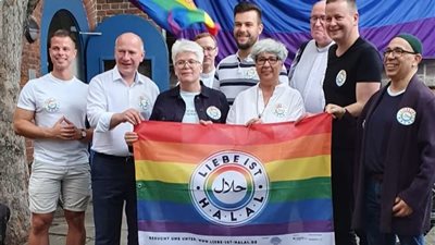 مسجد في ألمانيا يرفع علم مجتمع المثليين لأول مرة.. والإمام: يجب قبولهم كما هم