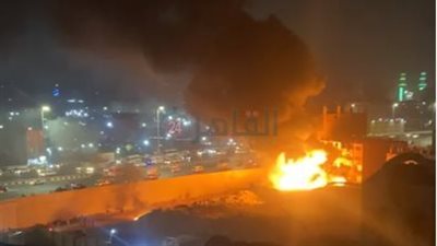 الدفع بـ10 سيارات إطفاء للسيطرة على حريق مصنع للكيماويات بمدينة السلام | فيديو 