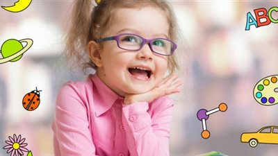 الحس الفكاهي والخيال الواسع.. علامات تدل أن طفلك ذكي بشكل استثنائي