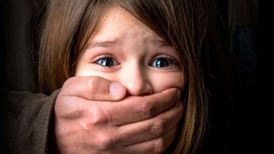 تفاصيل حبس شيخ غفر لـ اتهامه بهتك عرض طفلة في المنوفية | بث مباشر