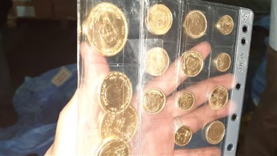 ضبط محاولة تهريب عملات ذهبية تذكارية بمطار القاهرة