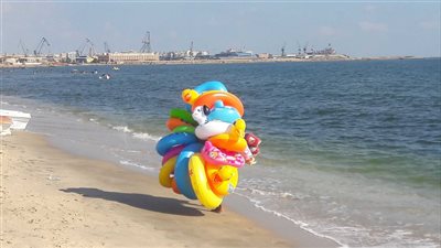 مع دخول الصيف.. من 50 لـ 100% زيادة في أسعار عوامات البحر بالأسواق