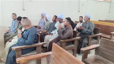 وصول ضحايا مستريح أسوان إلى محكمة قنا الاقتصادية لحضور أولى جلسات محاكمته