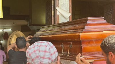 وسط حالة من الحزن.. لحظة خروج جثمان المذيعة شيماء جمال من مسجد السيدة نفيسة | فيديو 