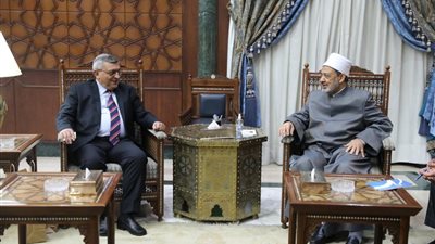 سفير جمهورية أرمينيا بالقاهرة يهنئ الإمام الأكبر بعيد الأضحى المبارك