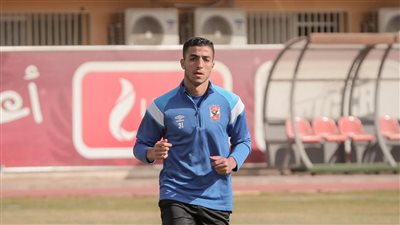 شكوك حول مشاركة مدافع الأهلي أمام المصري بالدوري
