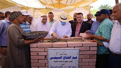 محافظ جنوب سيناء يضع حجر الأساس لإنشاء محكى تراثي بقرية الجبيل بطور سيناء