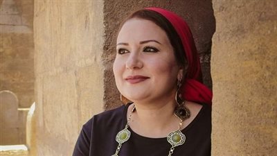 زوج الكاتبة غادة العبسي يقاضيها ويطالبها بتعويض مادي لإنجابها طفلة مصابة بمتلازمة داون | فيديوجراف