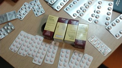 ضبط راكبين بمطار القاهرة بحوزتهما حشيش وعقاقير مخدرة 