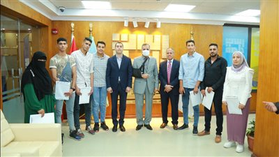 محافظ كفر الشيخ يكرم معلمي ومتدربي التعليم الفني المشاركين ببرنامج التأهيل لسوق العمل | صور