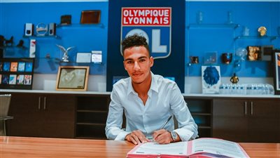 أولمبيك ليون يتعاقد مع المغربي أشرف لعزيزي قادمًا من الفتح الرياضي