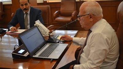 محافظ بورسعيد يصدق على صرف بدل المنطقة الحرة للموظفين وأصحاب المعاشات 