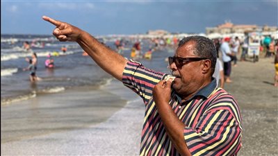 أبراج جديدة للمنقذين.. مدير شاطئ بورسعيد يكشف استعدادات عيد الأضحي المبارك | صور وفيديو