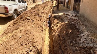 محافظ أسوان يستجيب لشكاوى أهالي قرية المويسات بشأن وجود تجمعات لمياه الصرف