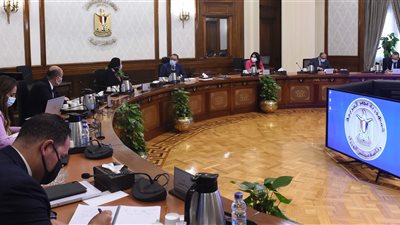 مدبولي يكلف بسرعة ميكنة صندوق الصادرات.. ويؤكد: التشغيل أولوية الحكومة في ملف المجمعات الصناعية 