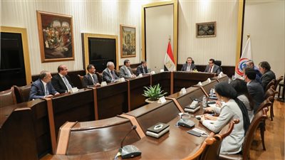 خالد عبدالغفار يبحث مع رئيس مجلس إدارة شركة وادي النيل سبل التعاون المشترك