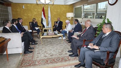 وزير النقل: ننفذ خطة شاملة لتطوير خطوط الضواحي 