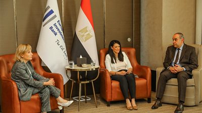  وزيرا التعاون والطيران المدني يبحثان سبل تعزيز التعاون المشترك مع بنك الاستثمار الأوروبي