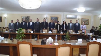 وزير التموين خلال لقائه تنسيقية الأحزاب: رفع وعى المواطن المصري مسئولية مجتمعية