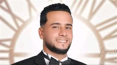 المئات يشيعون جثمان شاب لقي مصرعه طعنا على يد شقيقين بالمنوفية