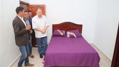 صناع الخير تسلم 48 منزلًا لأصحابها في أسيوط بعد إعمارها بحضور المحافظ | صور