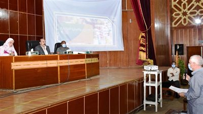 محافظ أسوان: نعمل من أجل تقديم الخدمات للمواطنين ولن نتهاون في مواجهة الفساد