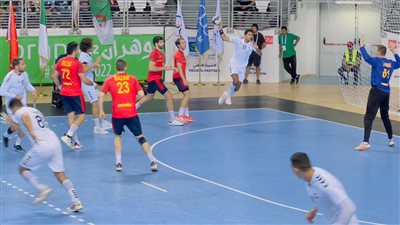 الشوط الأول.. منتخب مصر يتقدم على إسبانيا في نهائي كرة اليد بدورة ألعاب المتوسط