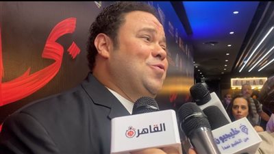 مدحت تيخا: تامر حسني مخرج محترف.. قدر يطلع مني حاجات مختلفة في فيلم بحبك