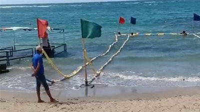 لأصحاب الإعاقات البصرية والحركية.. تجهيز جزء من شاطئ المندرة المجاني لذوي الهمم | بث مباشر 