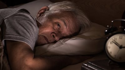 نوم كبار السن في إضاءة يجعلهم أكثر عرضة لمرض السكري |دراسة