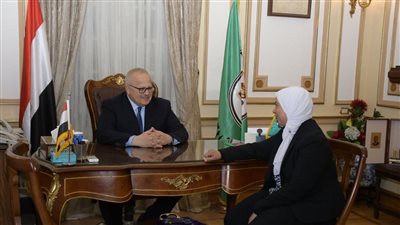 الخشت: أولوية قصوى لتشغيل مركز العلاج المائي وتطوير مصنع الأطراف الصناعية بكلية العلاج الطبيعي  