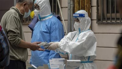 رغم ارتفاع الإصابات.. شنجهاي تبدأ رفع قيود كورونا تدريجيًا