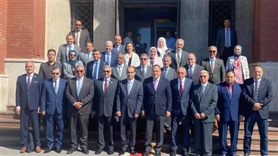 وزير التعليم العالي يستعرض تقريرًا حول اجتماع المجلس الأعلى لشئون الدراسات العليا والبحوث