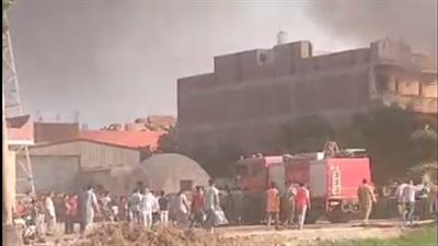 انتداب المعمل الجنائي لمعاينة حريق بمخزن أدوات منزلية في البدرشين | فيديو