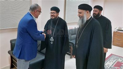 بالناس المسرة.. رئيس مدينة إسنا في الأقصر يستقبل وفد الكنيسة للتهنئة بعيد الأضحى | صور