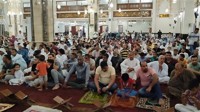 الله أكبر كبيرًا.. بدء توافد الآلاف على مسجد الميناء لأداء صلاة العيد بالغردقة| صور