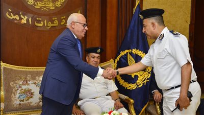 محافظ بورسعيد يزور قوات الأمن في أول أيام عيد الأضحى المبارك | صور