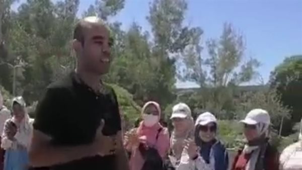 تنظيم ممر شرفي لأستاذ