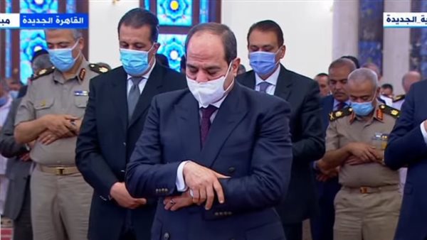 الرئيس السيسي يؤدي